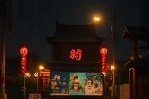 《候鸟时刻》封面，滩涂上成群起飞的候鸟